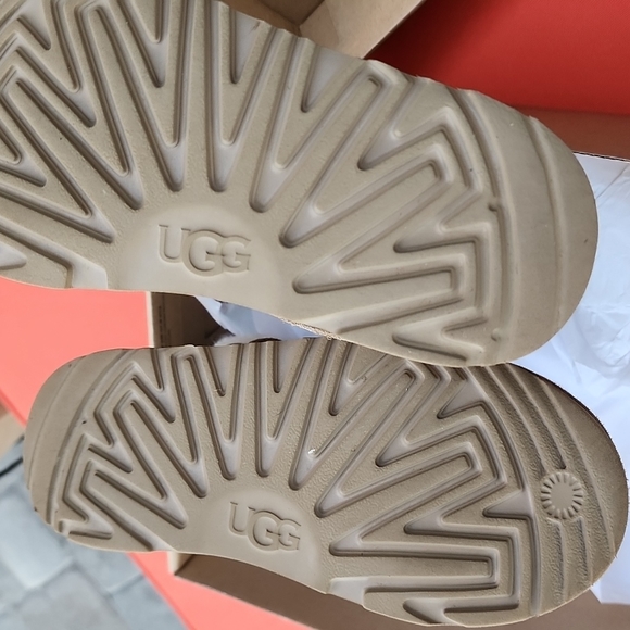 Ugg toddler Size  13 - Picture 5 of 5